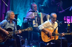 Status-Quo-Aquostic!-Live-At-The-Roundhouse-01-m